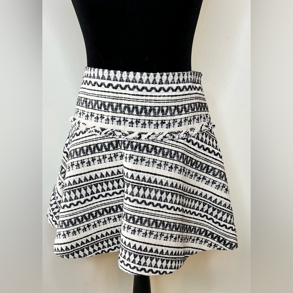 Banana Republic cream black Aztec tweed skater mini skirt lined zip back size 2 - Picture 1 of 9